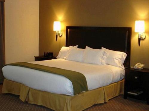 Holiday Inn Express & Suites La Porte, An Ihg Hotel Δωμάτιο φωτογραφία